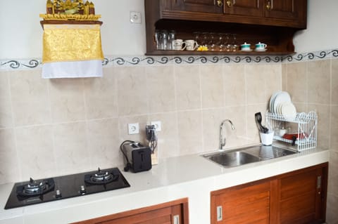 Standard Double or Twin Room | Shared kitchen | Fridge