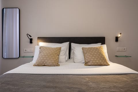 Deluxe Studio | In-room safe, blackout drapes, soundproofing, free WiFi