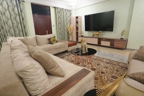 Deluxe Apartment, 3 Bedrooms, Resort View | Living area