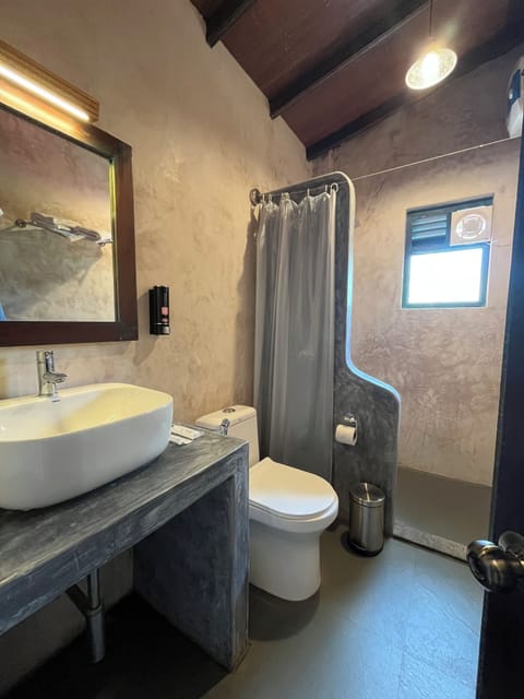 Sea Facing Deluxe Room | Bathroom