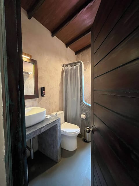 Sea Facing Deluxe Room | Bathroom