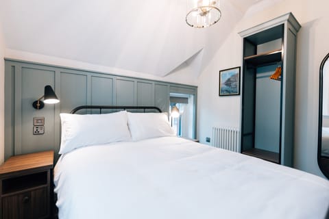 Trinity Suite | Iron/ironing board, free WiFi, bed sheets