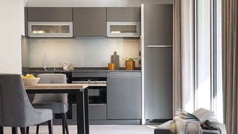 Appartement 2 Pièces 4 personnes | Private kitchen | Full-size fridge, microwave, oven, stovetop