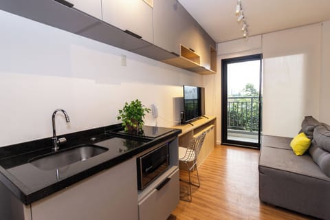 Exclusive Studio (MM 407 Studio B 32GM.2C - 518073) | Private kitchen | Fridge, microwave, espresso maker, toaster