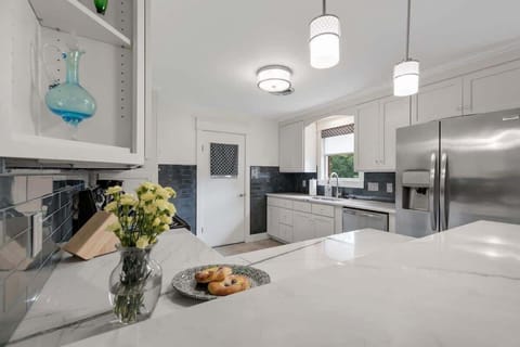 House, Multiple Beds, Patio, City View (326 W Burbank St) | Private kitchen | Coffee/tea maker