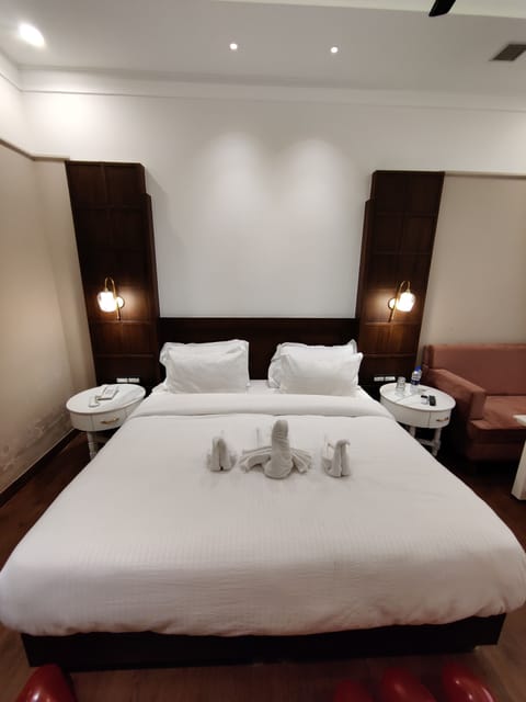 Royal Double Room | In-room safe, soundproofing, iron/ironing board, free WiFi