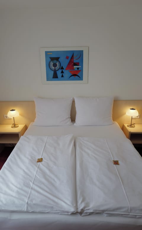 Comfort Double Room | Desk, soundproofing, free WiFi