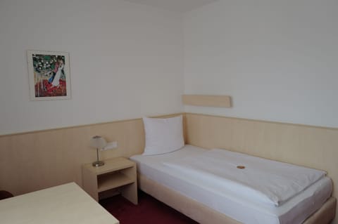 Comfort Single Room | Desk, soundproofing, free WiFi