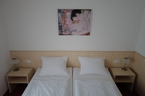 Comfort Double or Twin Room | Desk, soundproofing, free WiFi