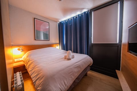 Chambre double type hôtel vue montagne | Free WiFi, bed sheets