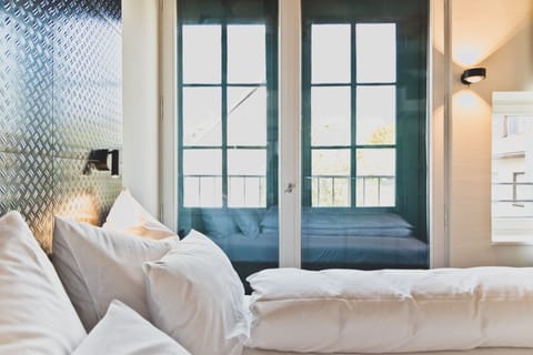 Down comforters, in-room safe, desk, free WiFi