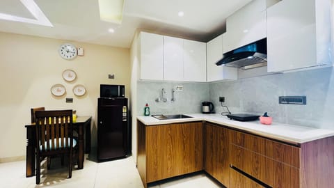 Junior Suite with Balcony | Private kitchen | Fridge, microwave, stovetop, toaster