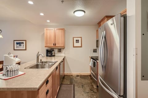 Condo, 2 Bedrooms | Private kitchen