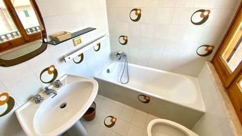 Combined shower/tub, hair dryer, towels, soap