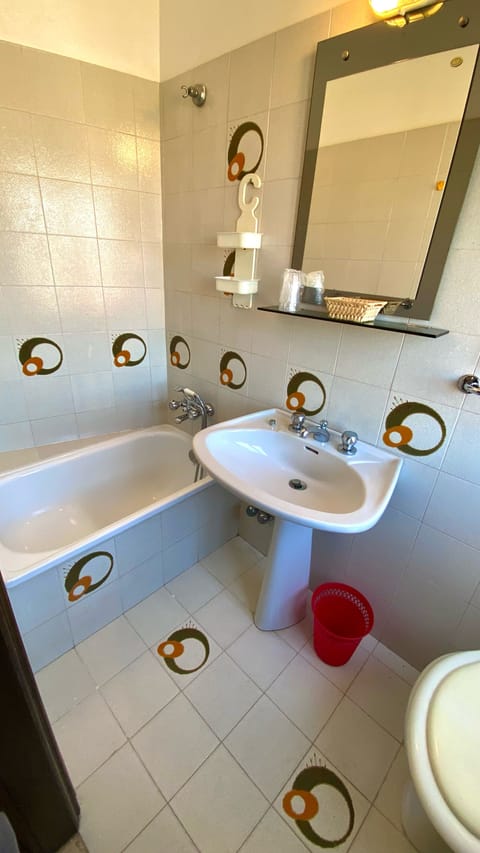 Double Room | Bathroom | Combined shower/tub, hair dryer, towels, soap