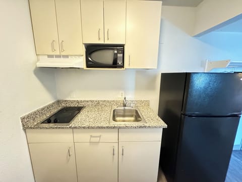 Standard Suite, 2 Double Beds, Non Smoking, Kitchenette | Private kitchenette | Mini-fridge, microwave, stovetop, coffee grinder