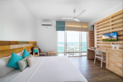 Premium Ocean Suite | 1 bedroom, minibar, individually furnished, desk