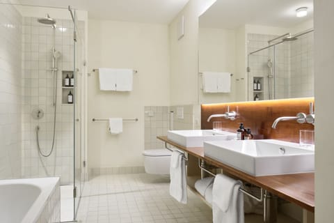 Hypo-allergenic bedding, down comforters, in-room safe, desk