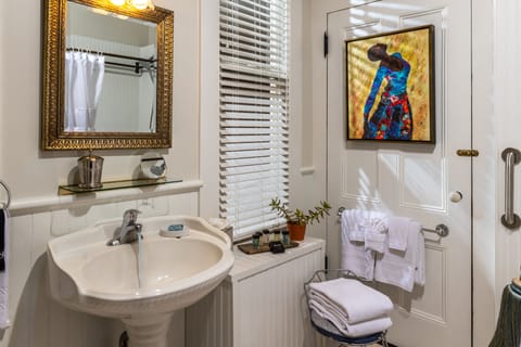 Exclusive Suite, Private Bathroom (Egmont Indigo) | Bathroom | Designer toiletries, hair dryer, bathrobes, towels