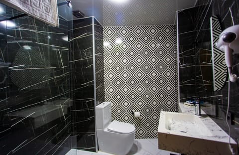 Standard Triple Room | Bathroom | Shower, free toiletries, hair dryer, slippers