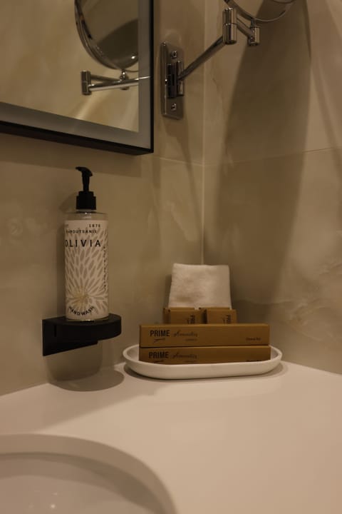 Premium Room | Bathroom | Shower, free toiletries, hair dryer, bathrobes