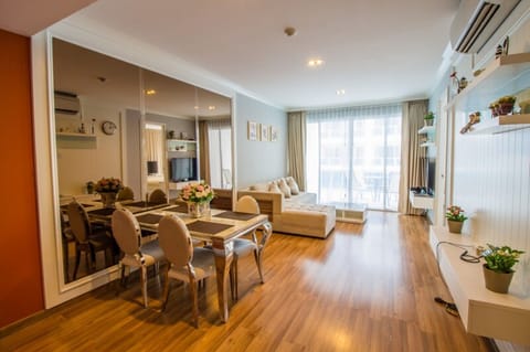 2 Bedrooms Condo | Room amenity