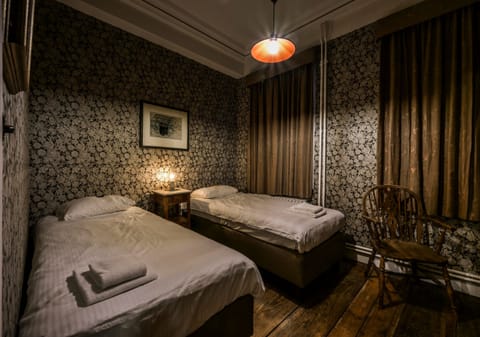 Twin Room | Desk, free WiFi