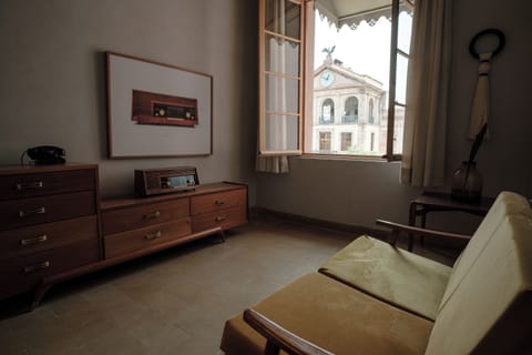 Suite, 2 Double Beds (Master) | Living area