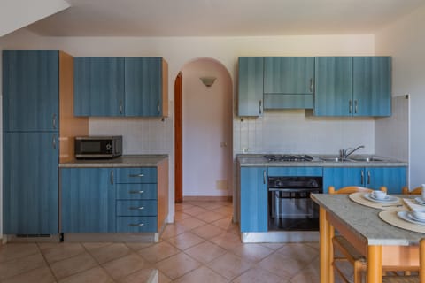 Apartment, 2 Bedrooms, Balcony, Garden View | Private kitchen