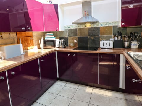 Fridge, dishwasher, electric kettle, toaster