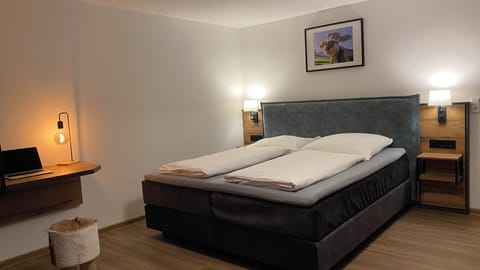 Comfort Double or Twin Room | Desk, laptop workspace, free WiFi, bed sheets