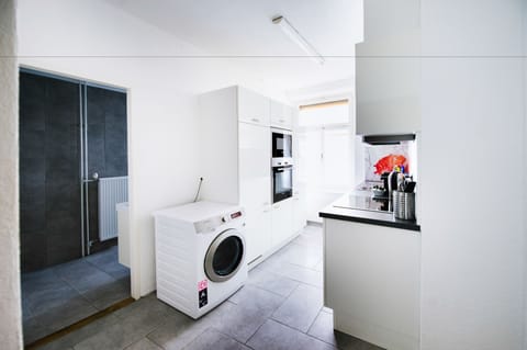 Comfort Apartment, 2 Bedrooms | Private kitchen | Full-size fridge, microwave, stovetop, espresso maker