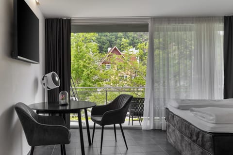 Comfort Double Room, Balcony | Hypo-allergenic bedding, blackout drapes, free WiFi, bed sheets