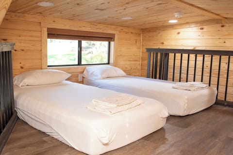 Magnolia Cabin | Free WiFi, bed sheets