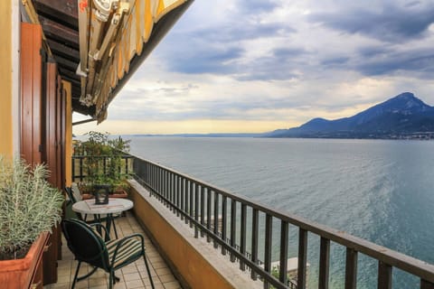 Apartment, 2 Bedrooms, Balcony, Lake View | Balcony