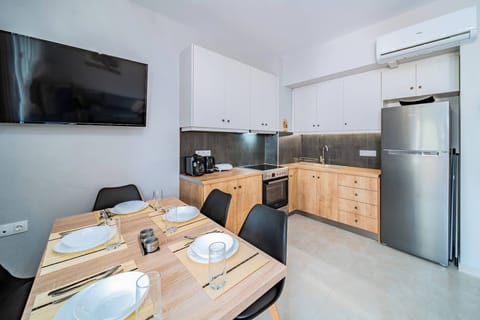 Apartment, 2 Bedrooms, Balcony, City View | Private kitchen