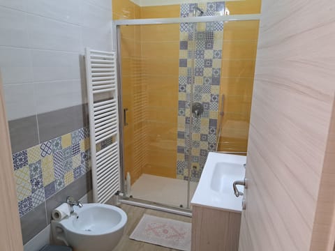 Apartment, 1 Bedroom, Smoking, Balcony | Bathroom