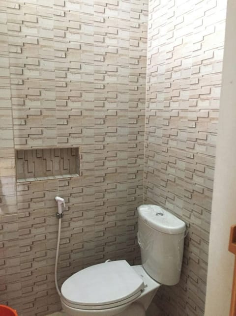 Deluxe Twin Room | Bathroom | Shower, rainfall showerhead, soap