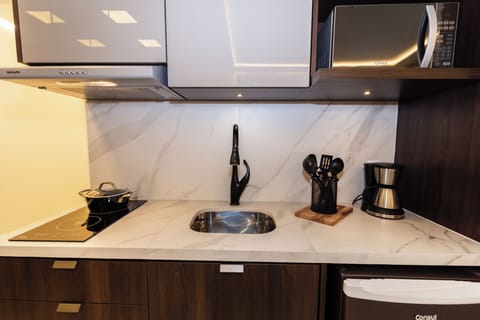 Family Studio | Private kitchen | Microwave, stovetop, espresso maker