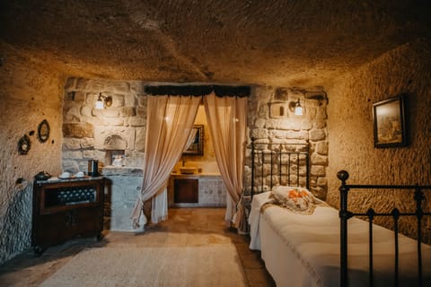 Junior Cave Suite | Premium bedding, in-room safe, individually decorated