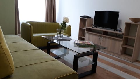 Apartment | Living area | Flat-screen TV