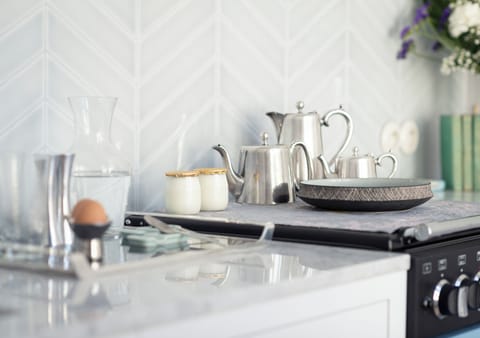 Espresso maker, coffee/tea maker, electric kettle