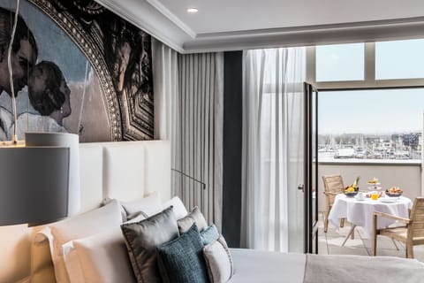 Premium bedding, pillowtop beds, minibar, in-room safe