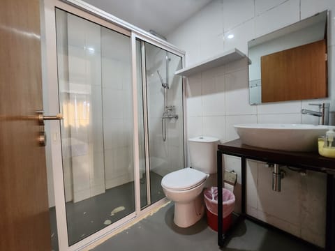 Shower, rainfall showerhead, hair dryer, heated floors