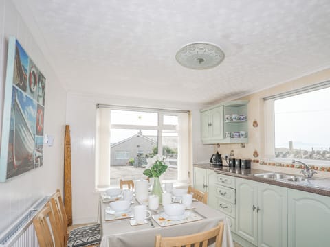 Cookware/dishes/utensils