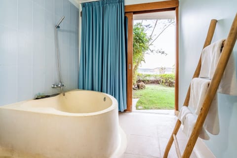 Villa, 1 King Bed, Beach View | Bathroom | Shower, free toiletries, hair dryer, towels