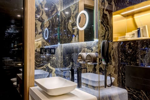 Executive Room King bed, Balcony | Bathroom | Shower, rainfall showerhead, hair dryer, bathrobes