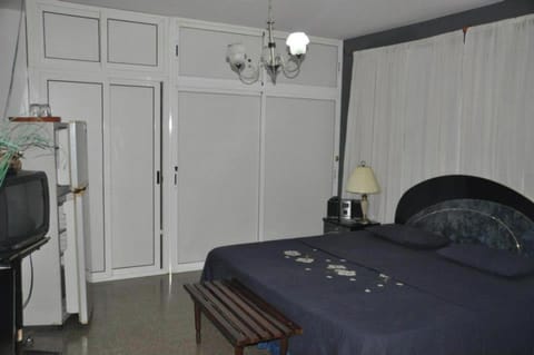 Comfort Apartment | Minibar, individually decorated, individually furnished, blackout drapes