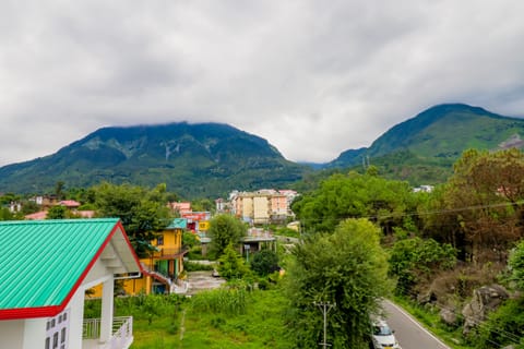 Deluxe Room with balcony and non ac | Mountain view