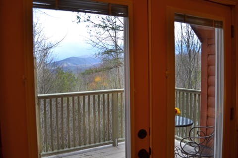 Sweetheart Cabin, 1 Bedroom, Jetted Heart-shaped Tub, Outdoor Hot Tub, Mountain View | Premium bedding, individually decorated, individually furnished